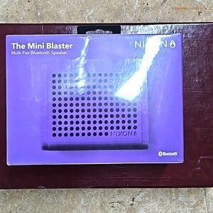 Nixon mini blaster purple new